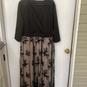 Black and Tan V-Neck 3/4 Sleeve Wedding Dress